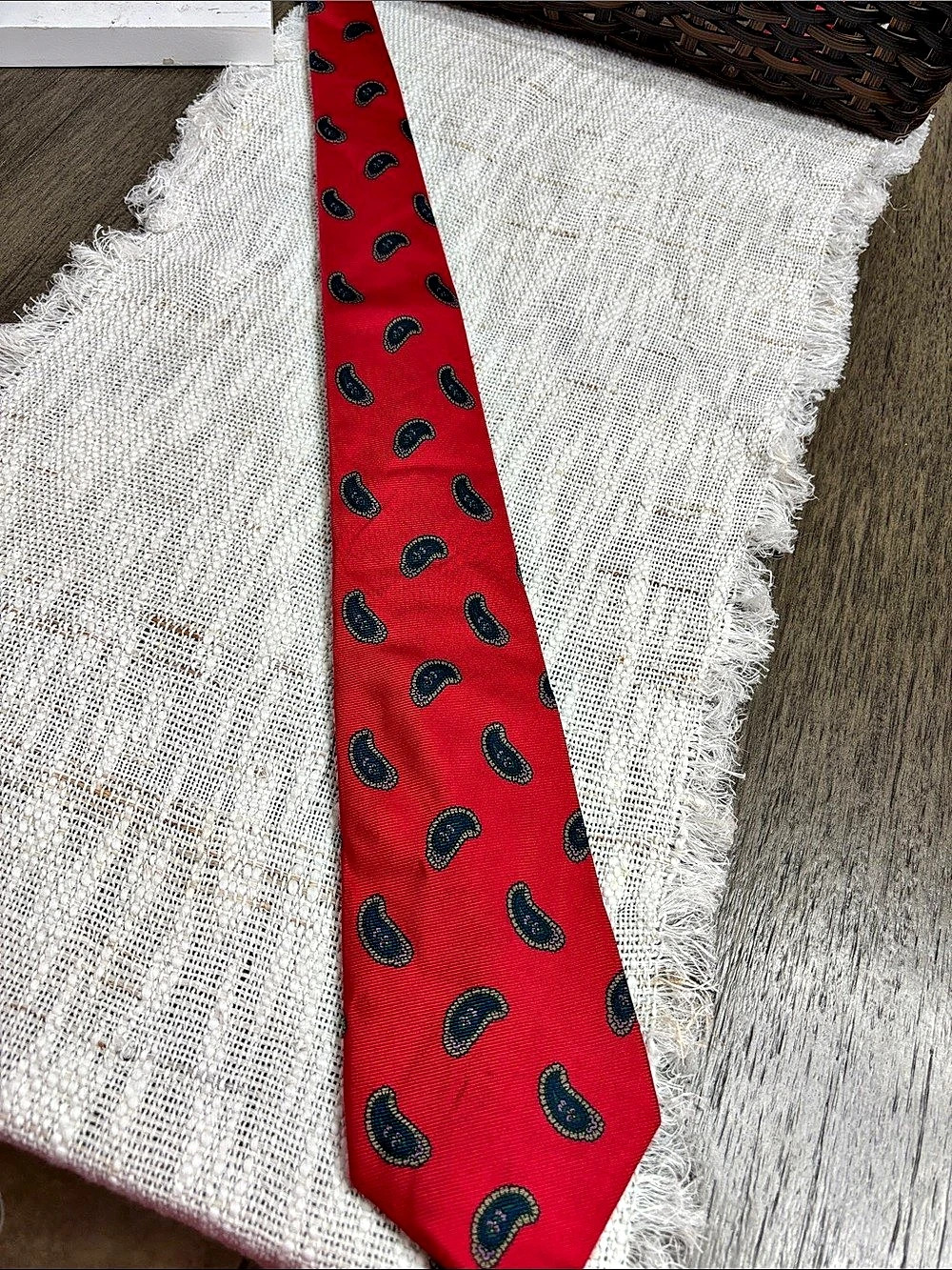 Larrimor's Men's Silk Paisley Tie in Red & Black